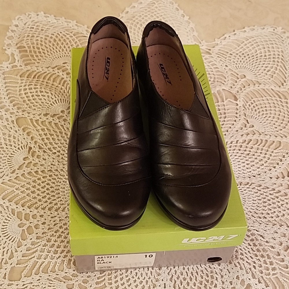UC 24/7 the walking company black leather shoes